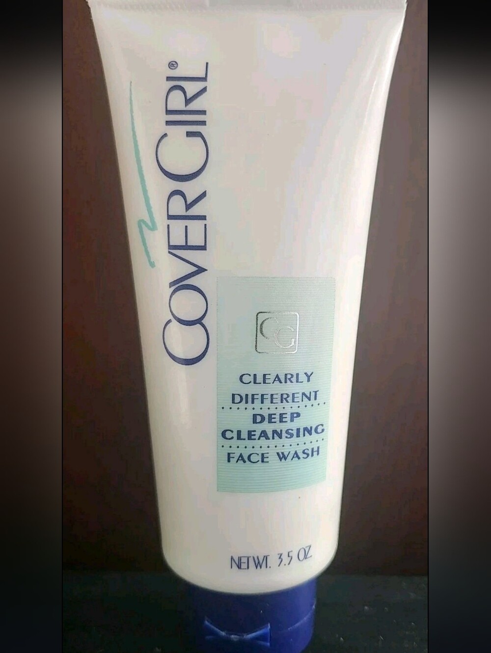 Covergirl Clearly Different Deep Cleansing Face Wash 3.5oz